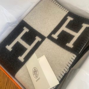 Hermes Avalon throw blanket